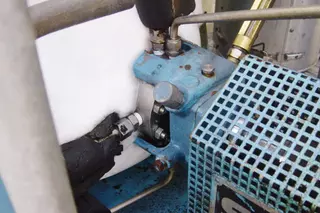 Wellenabdichtung für den zuverlässigen Betrieb einer Ethylenpumpe in einer Industrieanlage in Deutschland.