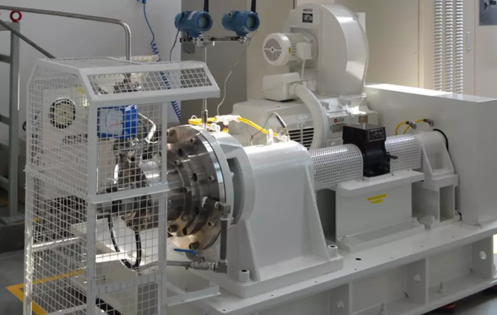 Industrial test rig for performance and reliability testing of sealing, pumping, and drive systems under real-world operating conditions.