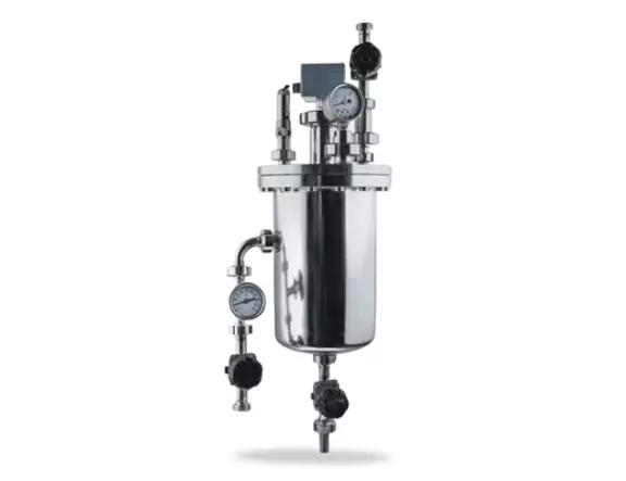 Industrial seal support system with pressure gauges and stainless steel reservoir for reliable monitoring and fluid control in process equipment.