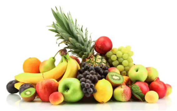 Colorful assortment of fresh fruits and vegetables promoting EagleBurgmann Malaysia’s employee health initiative for balanced nutrition and improved cholesterol levels.