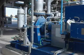 Reflux pumps equipped with dual mechanical seals for reliable operation in an industrial facility in the United Arab Emirates.