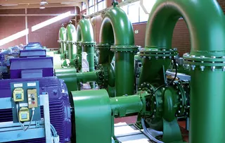 Industrielles Pumpwerk zur Rohwasserförderung für die Trinkwasserversorgung des Ruhrgebiets in Deutschland.