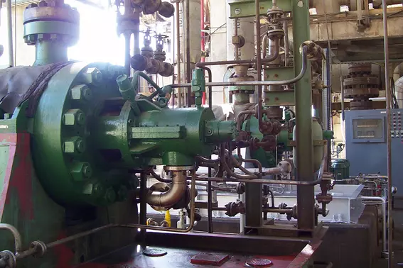 Between-bearings pump shafts reliably sealed with high-performance mechanical seals in an industrial plant in Venezuela.