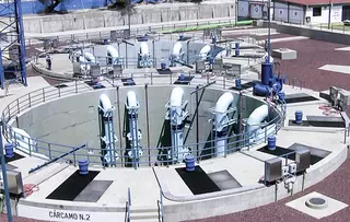 Elastomer-Faltenbalgdichtungen im Einsatz in einer großen Hochwasserschutz- und Pumpstation in Mexiko.