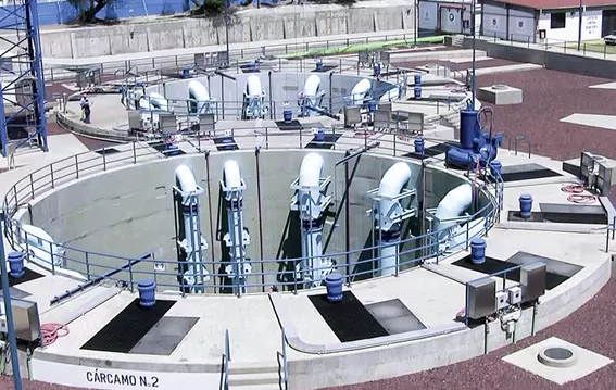 Elastomer-Faltenbalgdichtungen im Einsatz in einer großen Hochwasserschutz- und Pumpstation in Mexiko.