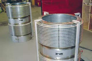 Metallkompensatoren für Hochtemperatur- und korrosive Medien in einer Salpetersäureanlage in den USA installiert.