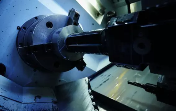 Industrial production machine in operation, symbolizing EagleBurgmann Italia’s successful workplace safety initiative that reduced accidents and promoted a culture of quality and awareness.