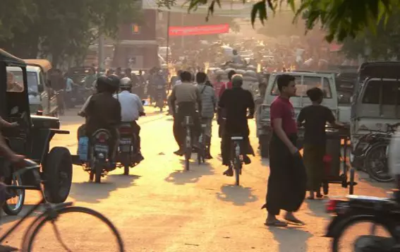 Busy street in Indonesia with motorcycles and bicycles, illustrating EagleBurgmann’s safety initiative providing helmets to employees to prevent head injuries in traffic accidents.